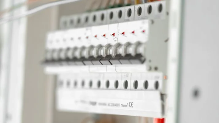 Pourquoi les protections se déclenchent-elles lors de l’installation d’un transformateur électrique ?